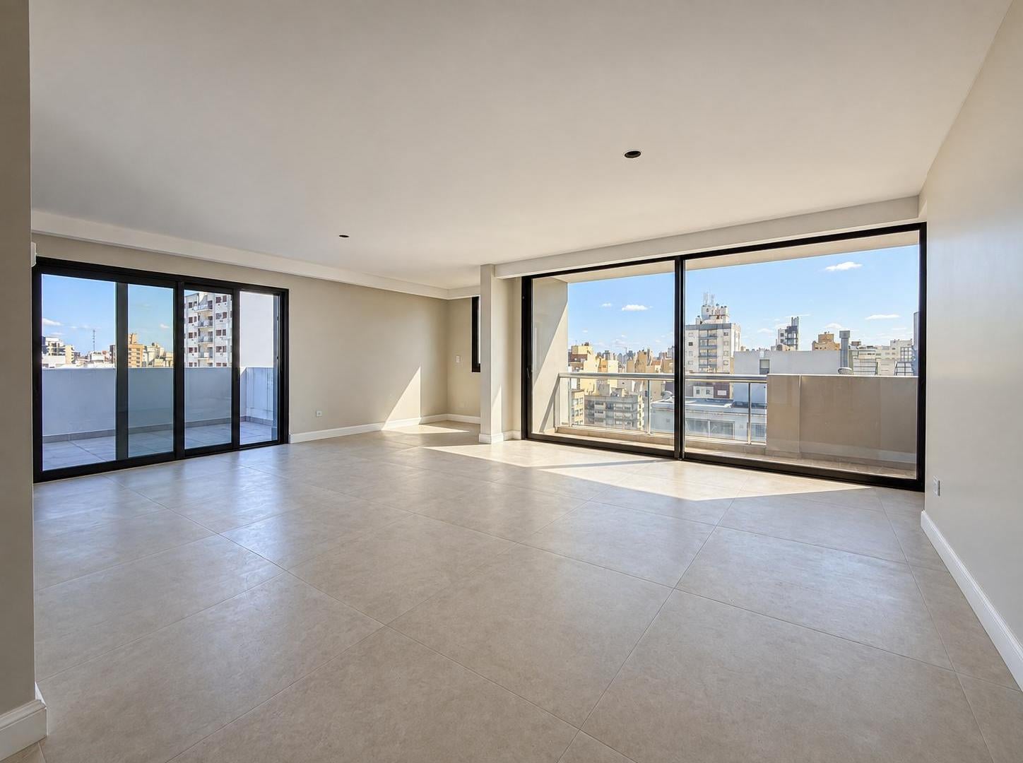Foto de Semipiso 3 ambientes con terraza y cochera doble en Villa Grandas - La, imagen 1