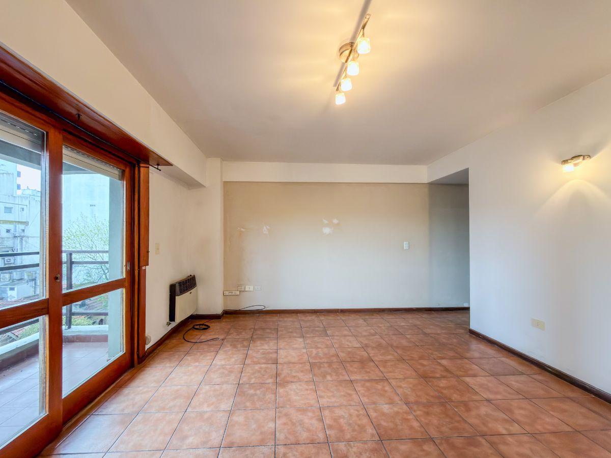 Foto de Departamento 2 ambientes con doble balcón en venta en La Perla / Centro, imagen 2