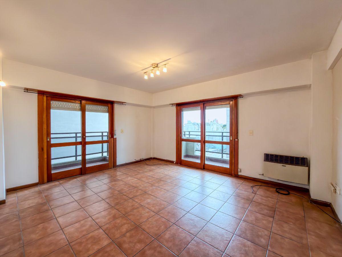 Foto de Departamento 2 ambientes con doble balcón en venta en La Perla / Centro, imagen 1