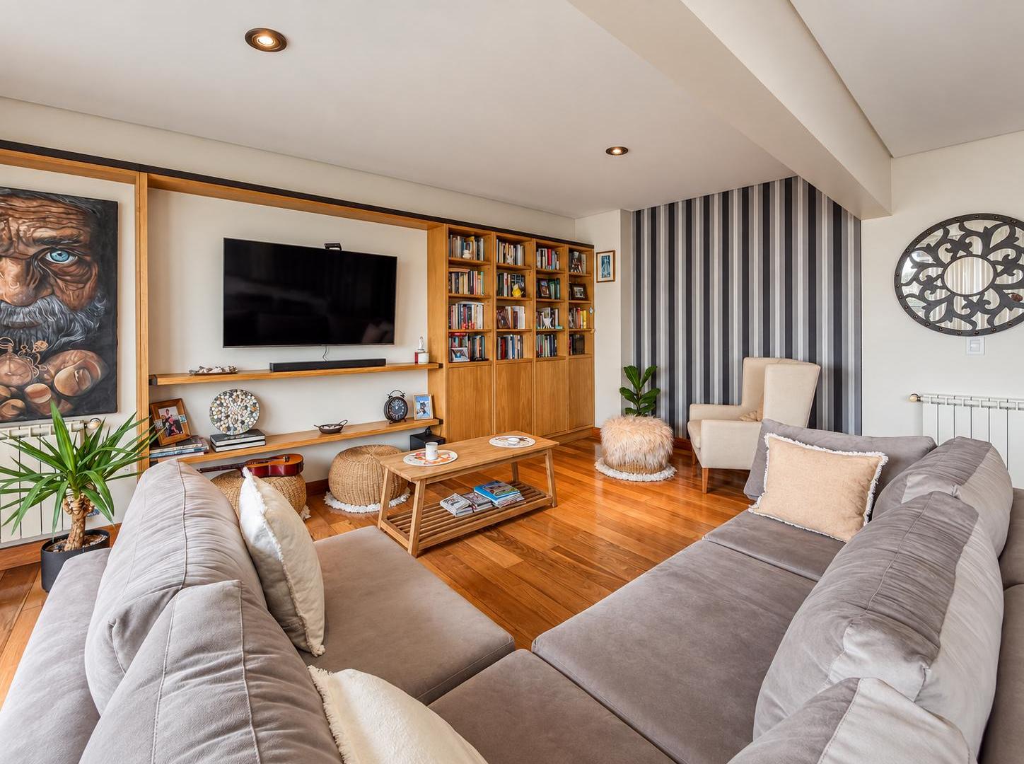 Foto de Departamento 4 ambientes con cochera doble en venta en La Perla - Torre, imagen 4