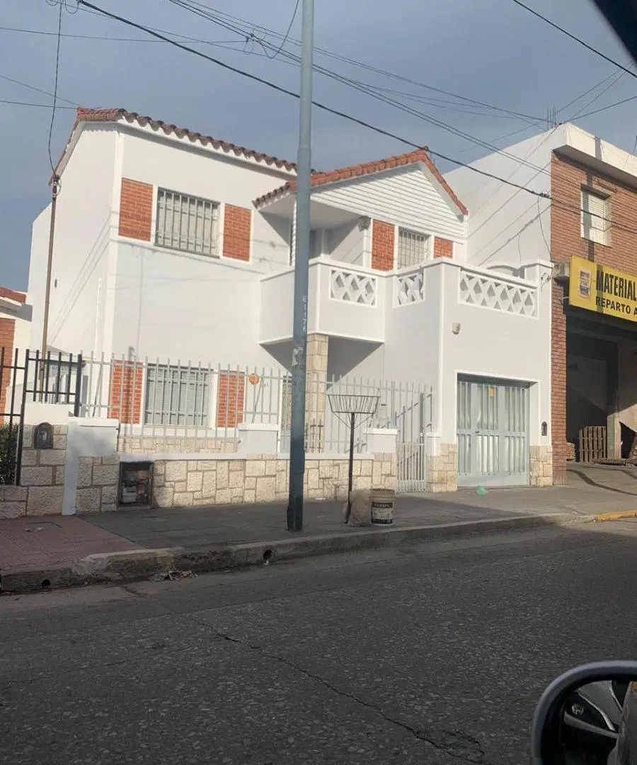 Casa con 225 m² y 3 dormitorios en venta, Alto Alberdi 2