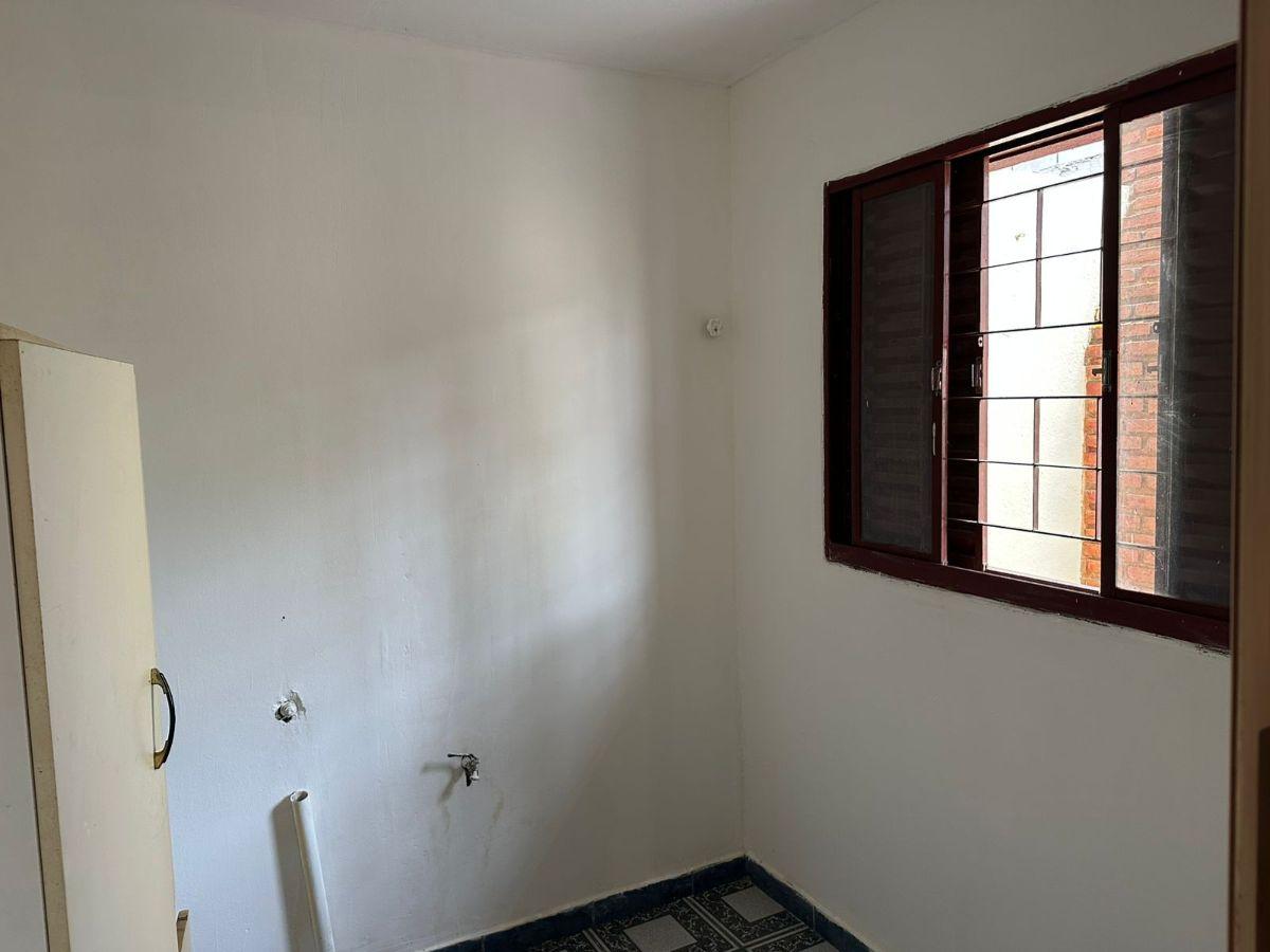 Foto de SE ALQUILA CASA DE 4 DORMITORIOS EN ESTACION FLORES!, imagen 3