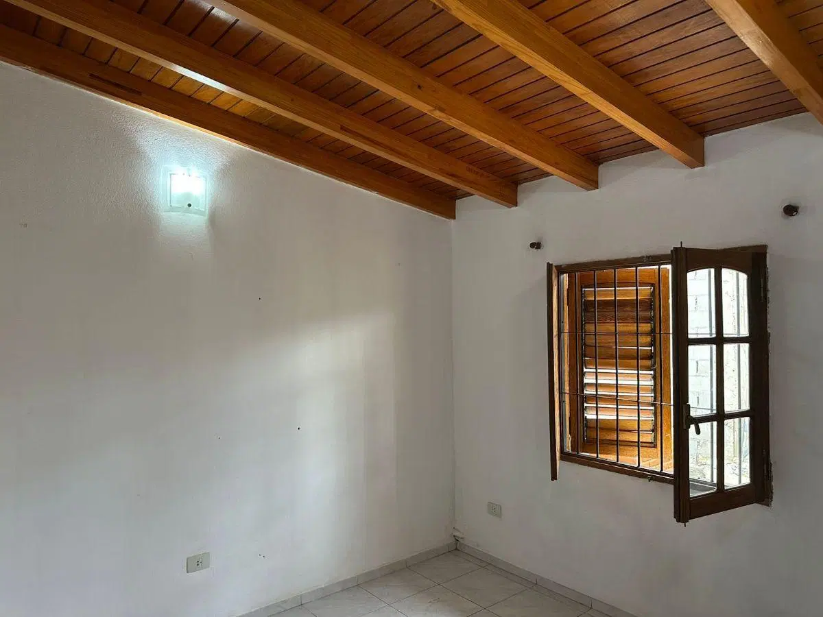 SE VENDE CASA DE 5 DORMITORIOS EN ESTACION FLORES!!! 3