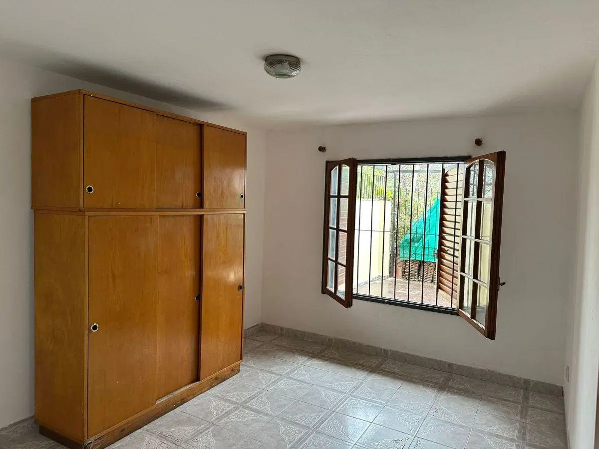 SE VENDE CASA DE 5 DORMITORIOS EN ESTACION FLORES!!! 4