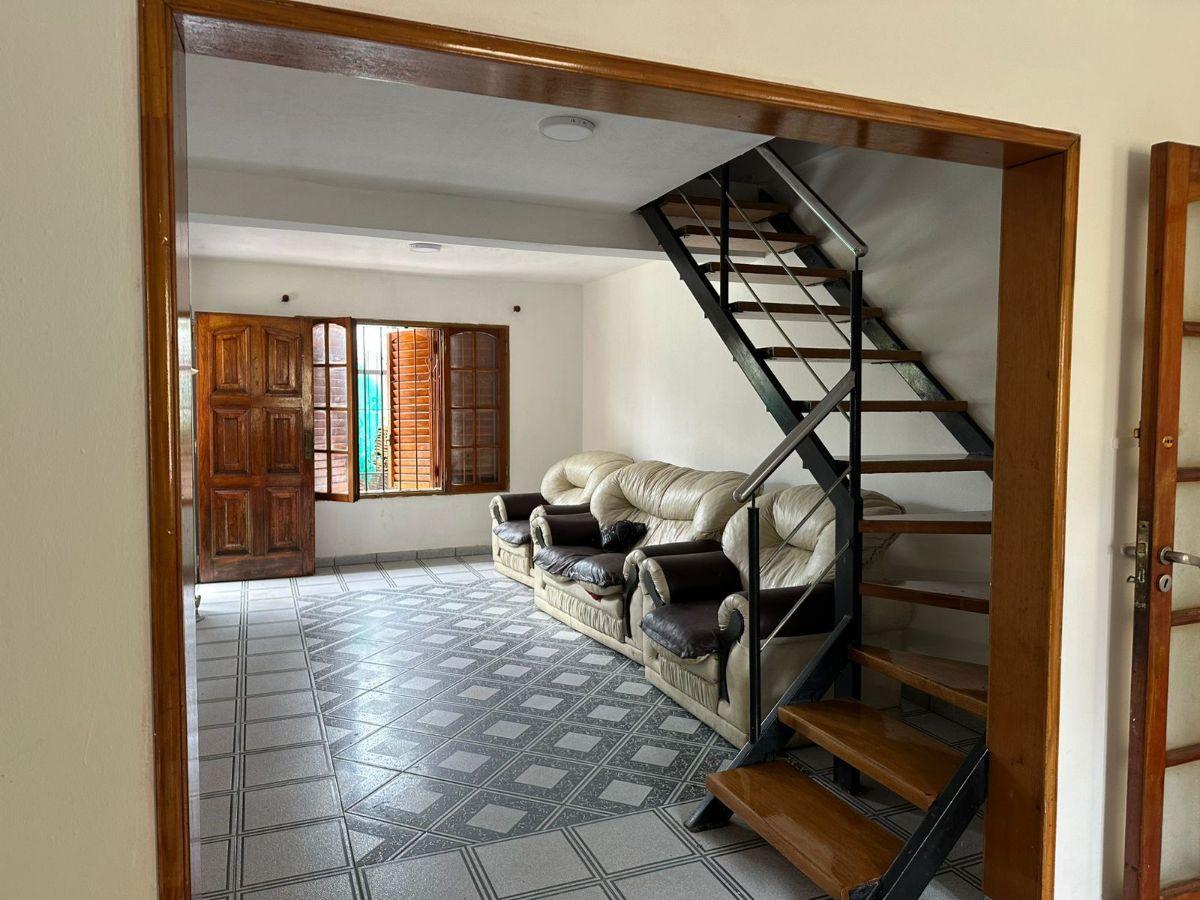 SE VENDE CASA DE 5 DORMITORIOS EN ESTACION FLORES!!!