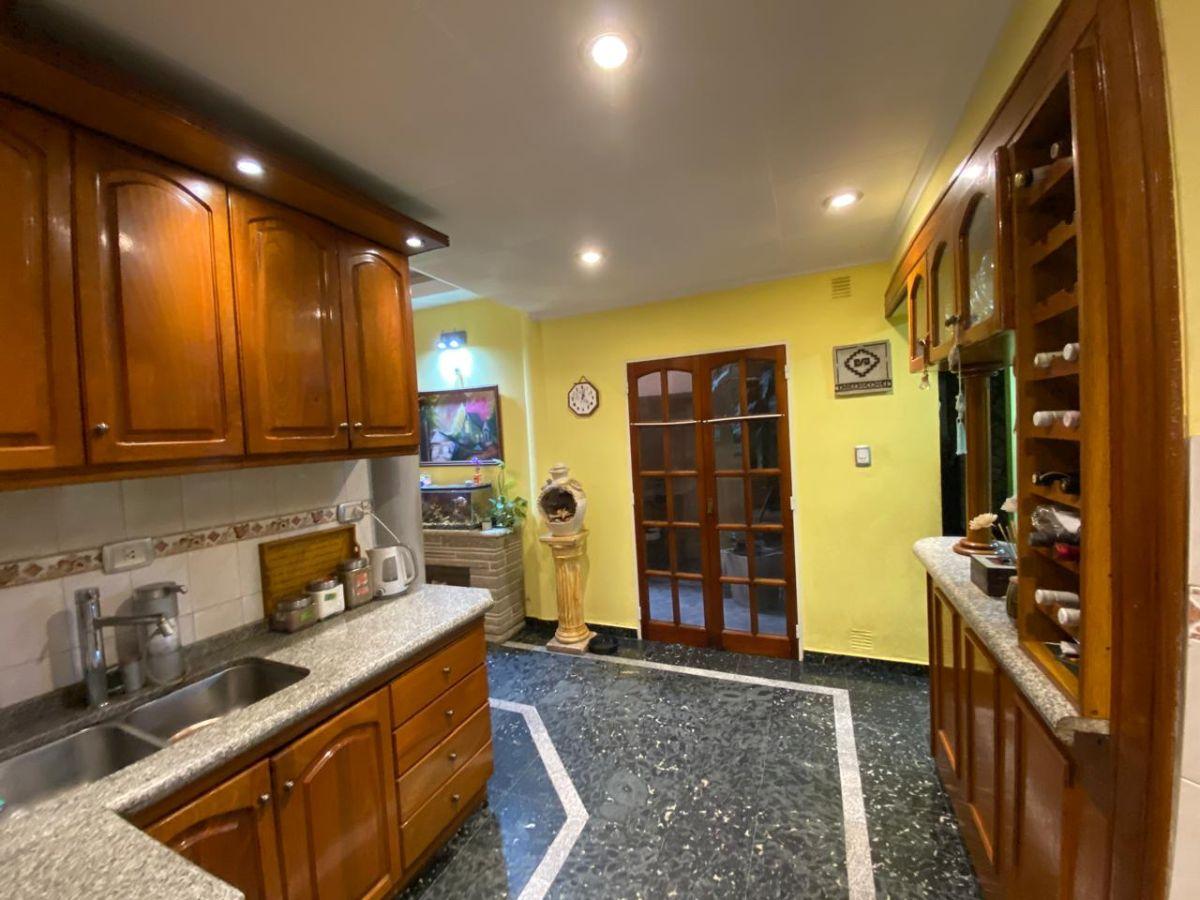 Foto de VENTA CASA DE CATEGORIA 4 DOR APTO CREDITO B°SANTA CLARA DE ASIS, imagen 4
