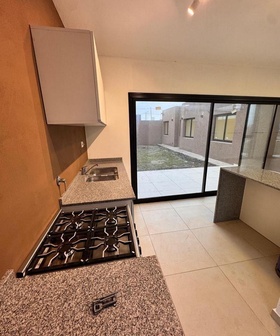 Foto de Alquiler Casa 3dor – Docta Central Frente Al Colegio F. J. Nash, imagen 2
