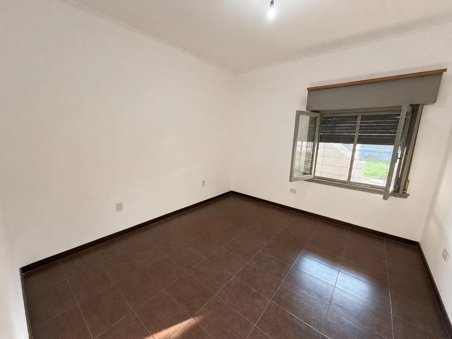 Alquiler casa de 3 ambientes con patio y cochera 2