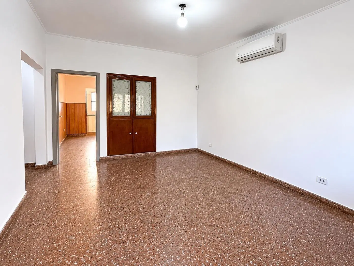 Alquiler casa de 3 ambientes con patio y cochera 5