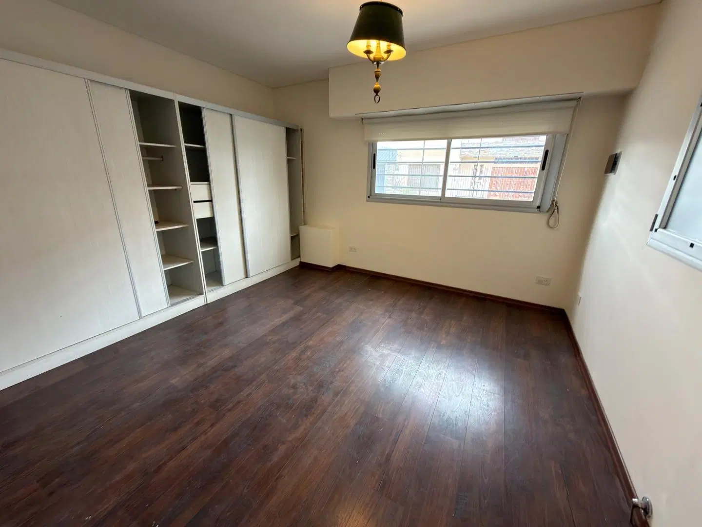 Venta casa de 3 ambientes con patio y pileta. Villa Dominico 1