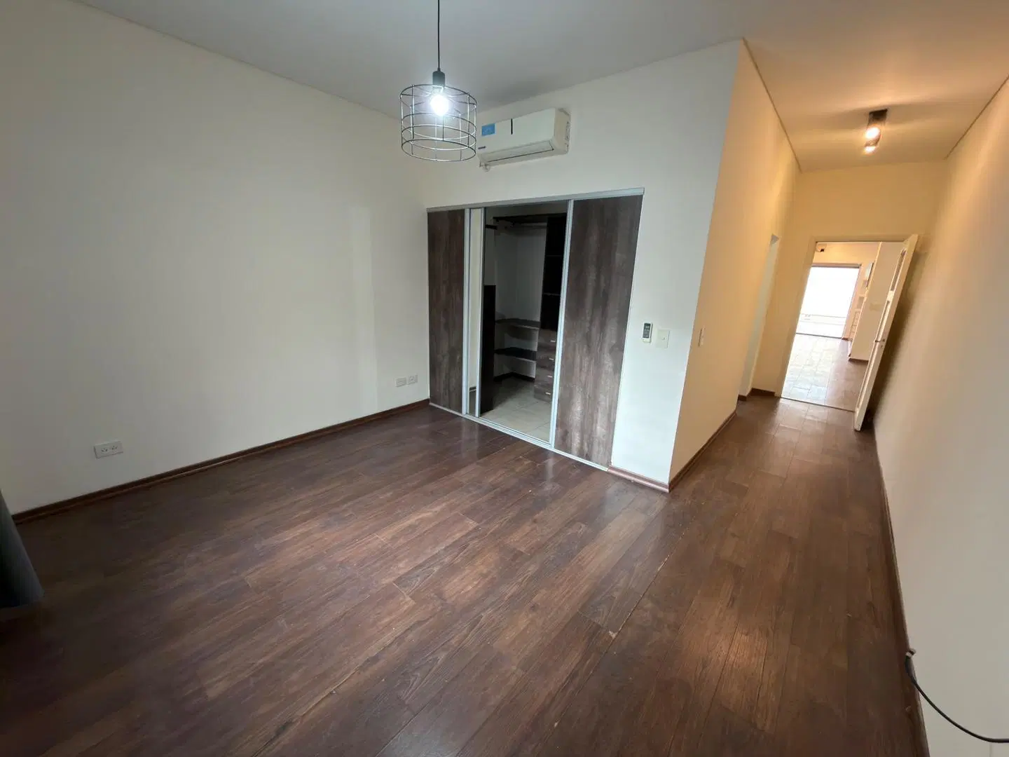 Venta casa de 3 ambientes con patio y pileta. Villa Dominico 4