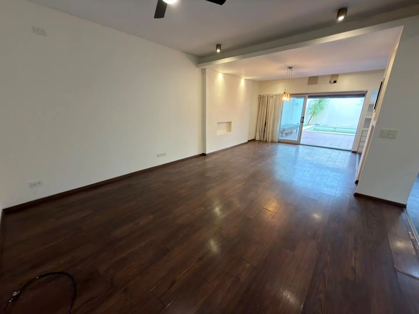 Venta casa de 3 ambientes con patio y pileta. Villa Dominico 2
