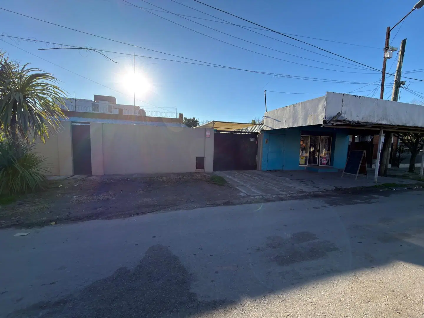 Casa con local sobre dos lotes en San Francisco Solano 2