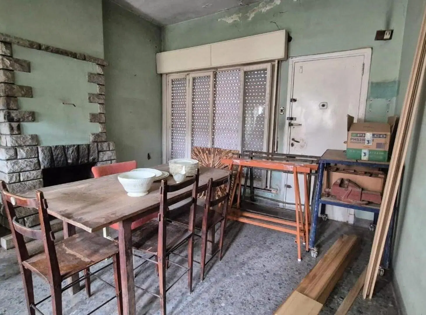 Casa de 2 ambientes con terraza a reciclar en Villa Dominico 1