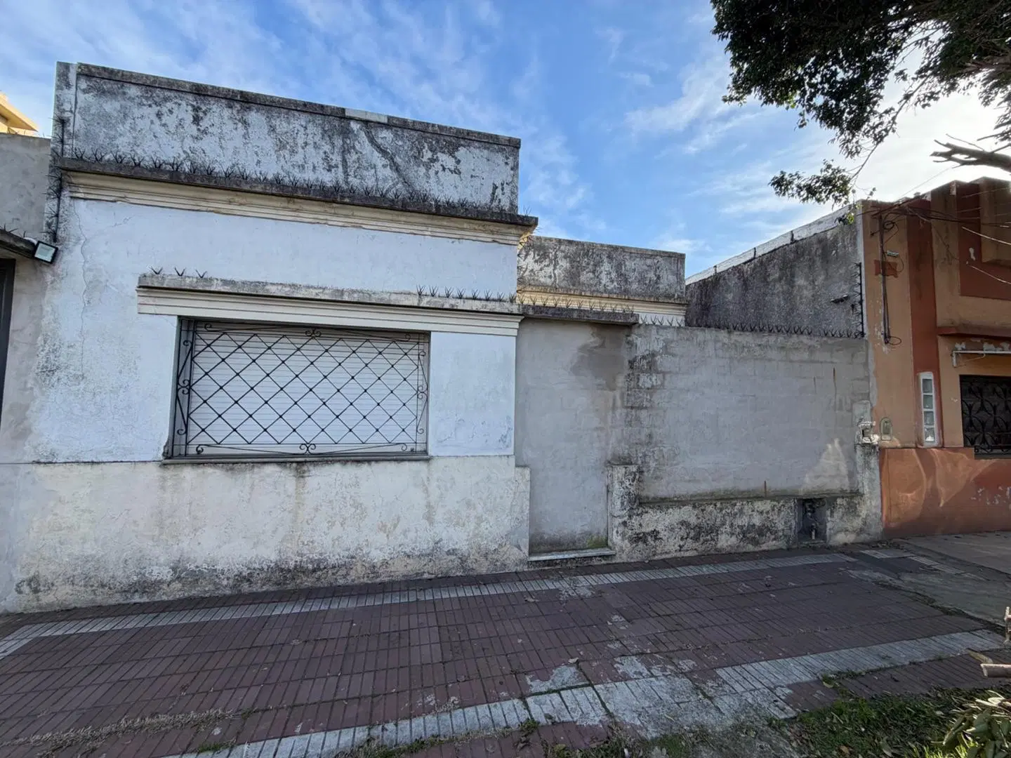Casa de 2 ambientes con terraza a reciclar en Villa Dominico 4