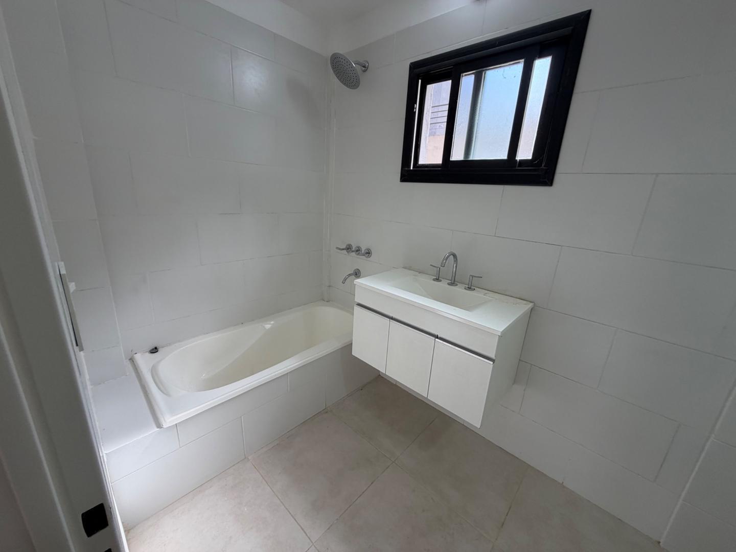 Foto de Alquiler departamento en Bernal Centro, imagen 2