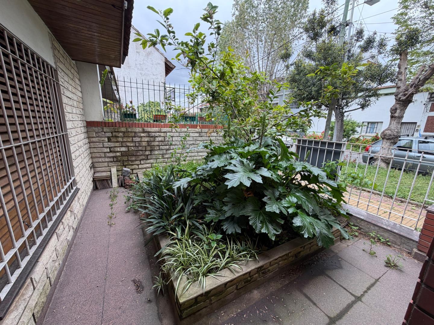 Foto de Venta Casa de 3 ambientes con cochera y terraza en Sarandi, imagen 3