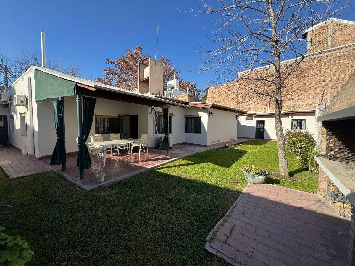 Conjunto inmobiliario en venta | Vivienda + oficinas + potencial constructivo 2