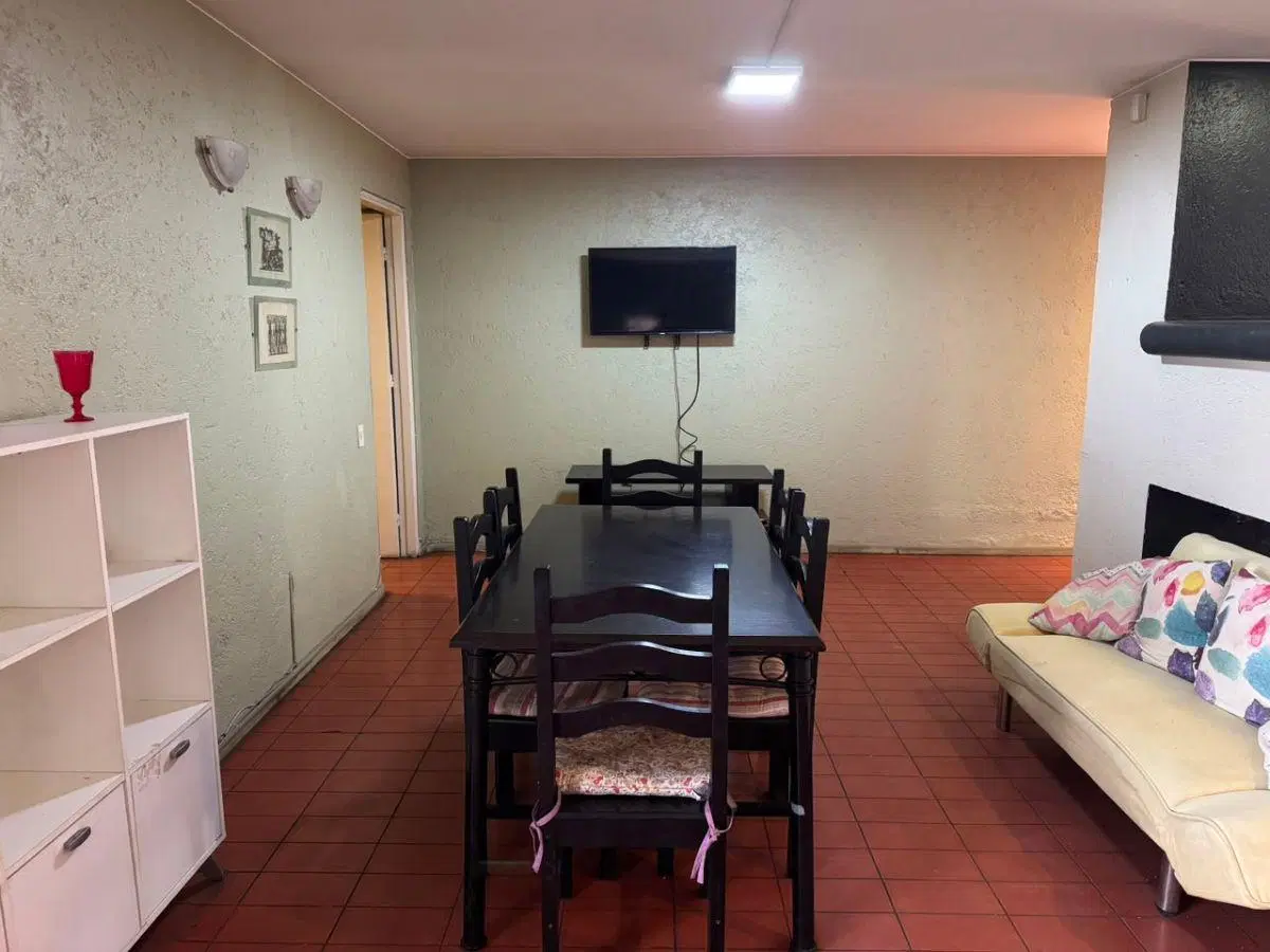 Quinta Sección | Casa de 260 m² con jardín, piscina y espacio profesional independiente 4