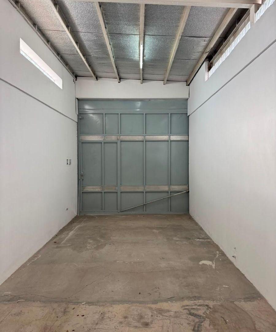 Foto de Casa + Oficinas + Depósito | Doble Acceso Independiente en Esquina, imagen 2