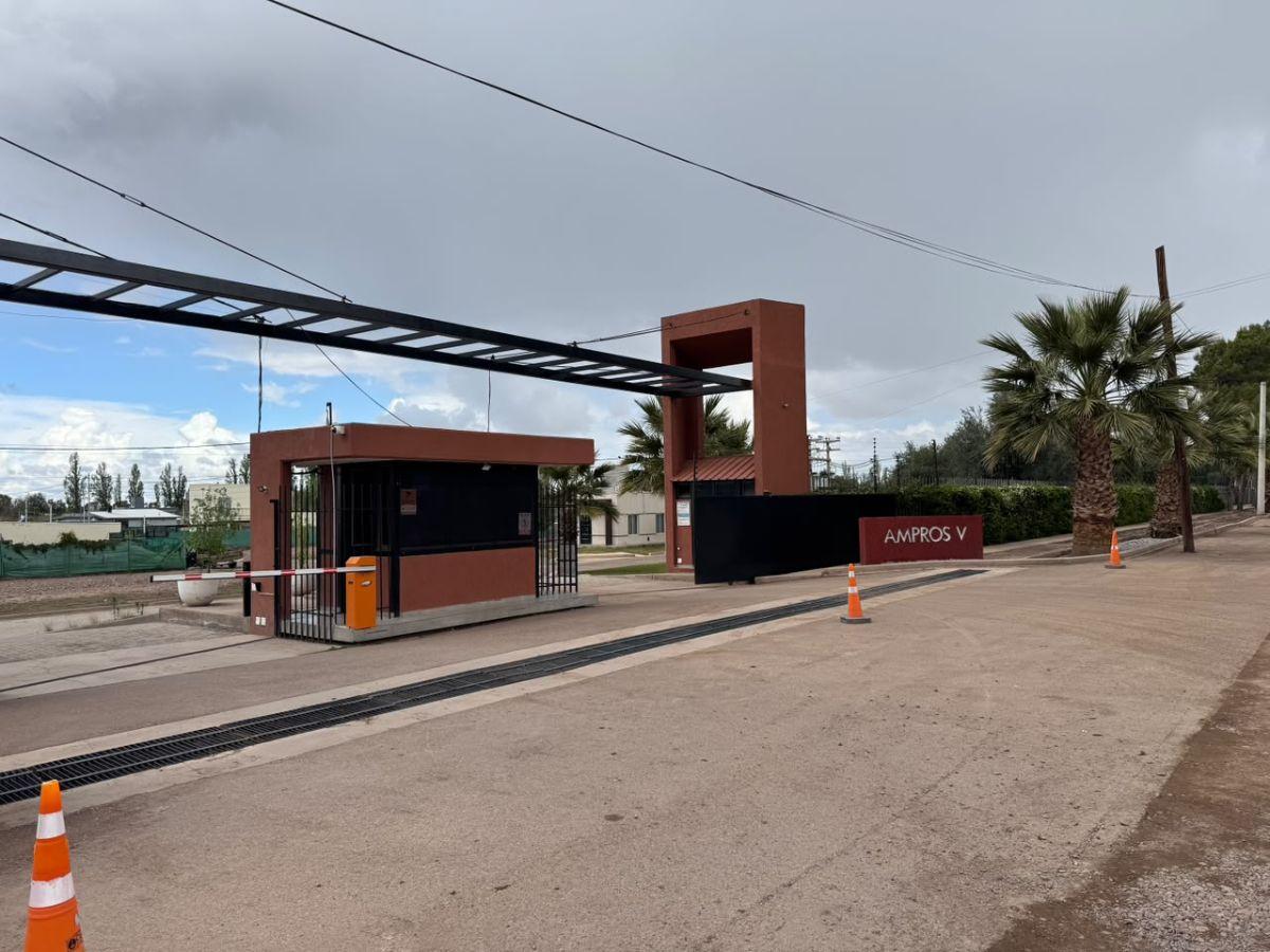Foto de LOTE 300 M² EN AMPROS V | CIERRE PERIMETRAL COMPLETO Y PROYECTO APROBADO, imagen 4