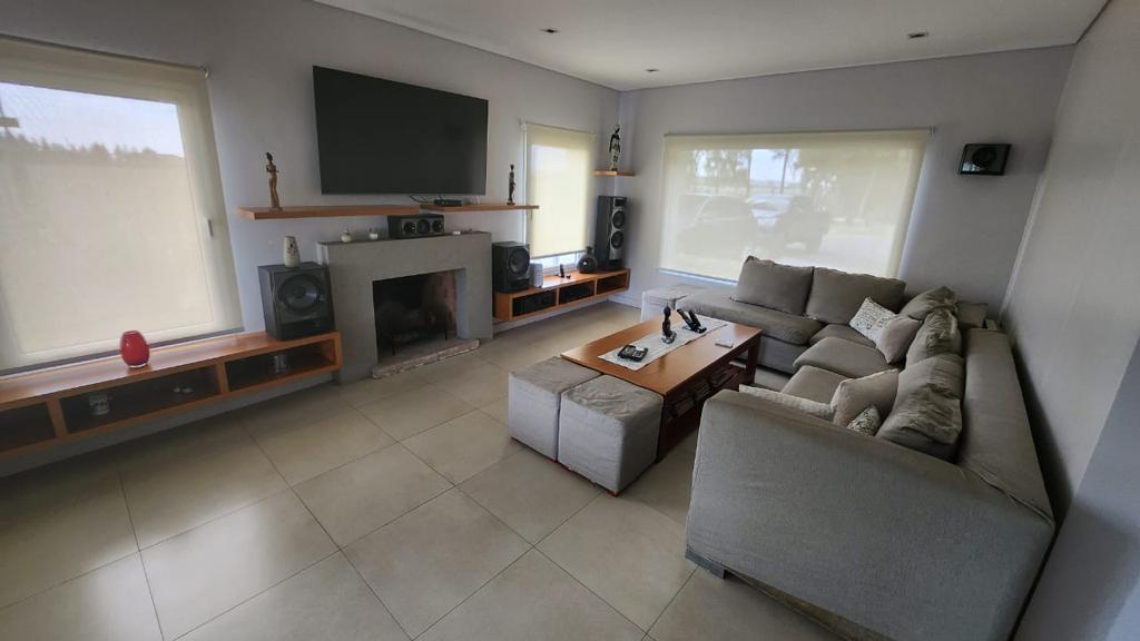 Casa en barrio privado Malibu
