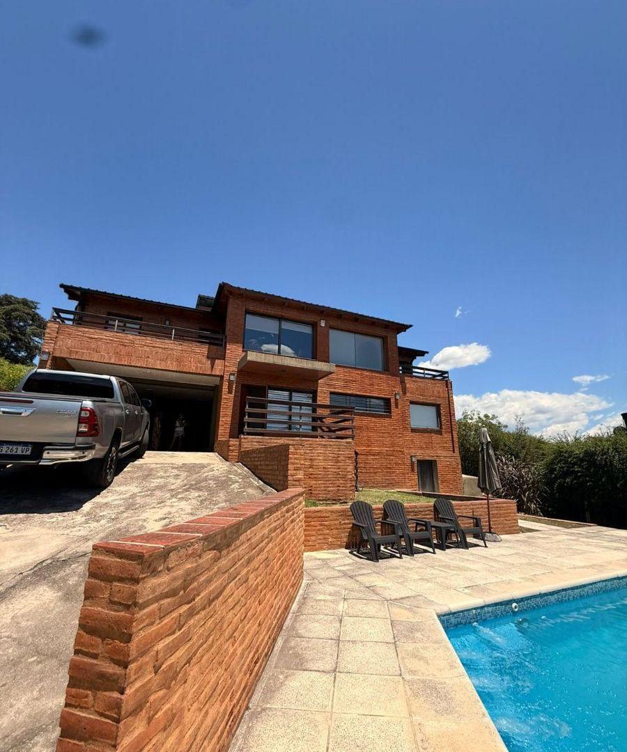 HERMOSA CASA EN ALQUILER TEMPORARIO EN VILLA DEL LAGO
