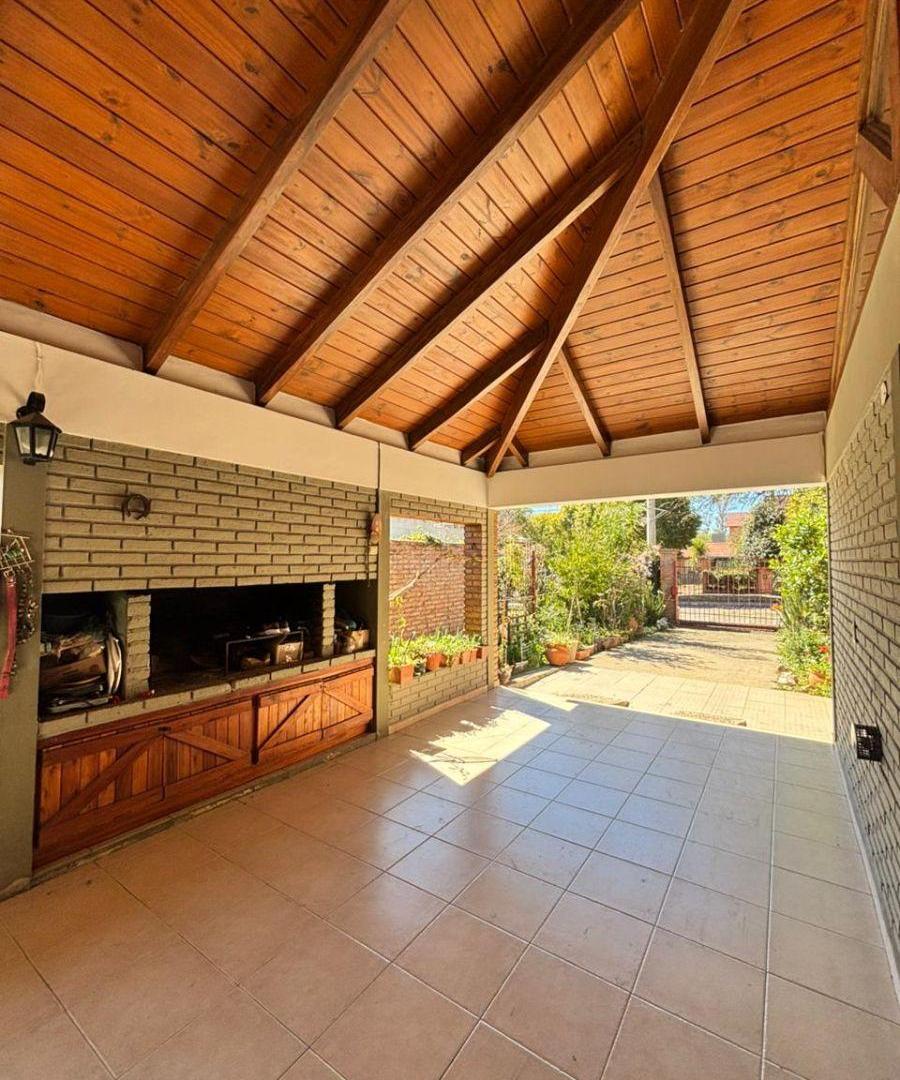 Chalet + Departamento en Venta, Santa Rita