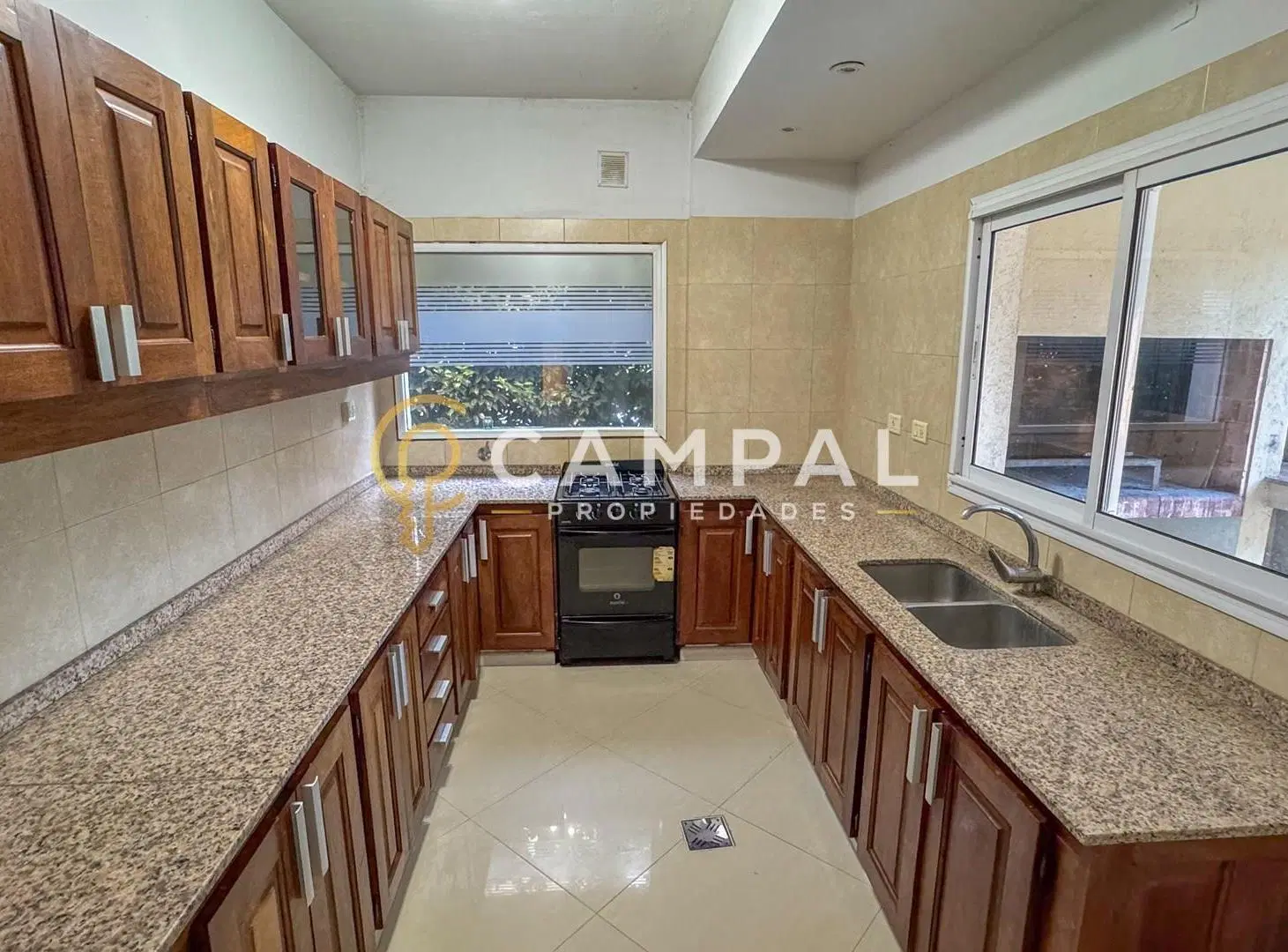 Casa  en Venta en Banco Provincia, Francisco Álvarez, Moreno 5