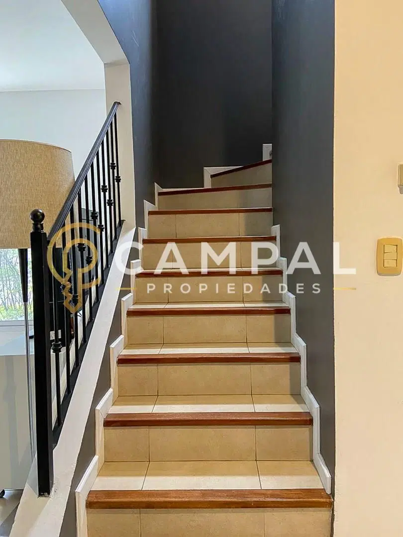 Casa Moderna en Venta en Country Banco Provincia 8