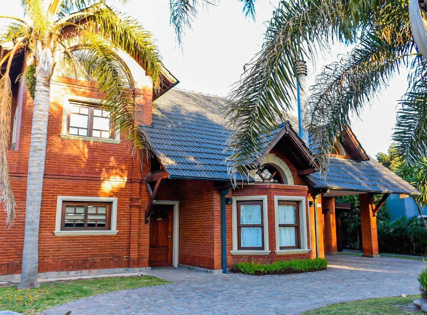 Casa  en Alquiler en Banco Provincia, Francisco Álvarez, Moreno 5