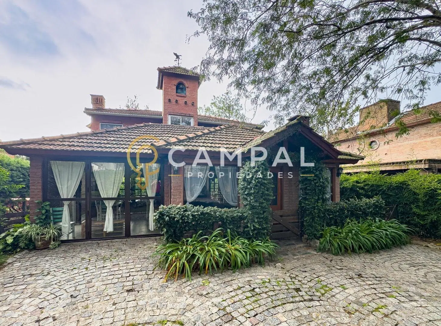 Casa Chalet en Venta en Banco Provincia, Francisco Álvarez, Moreno 1