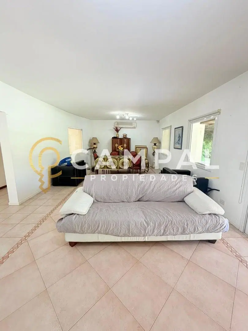 Casa Chalet  en Alquiler en Campos de Alvarez, Francisco Álvarez, Moreno 4