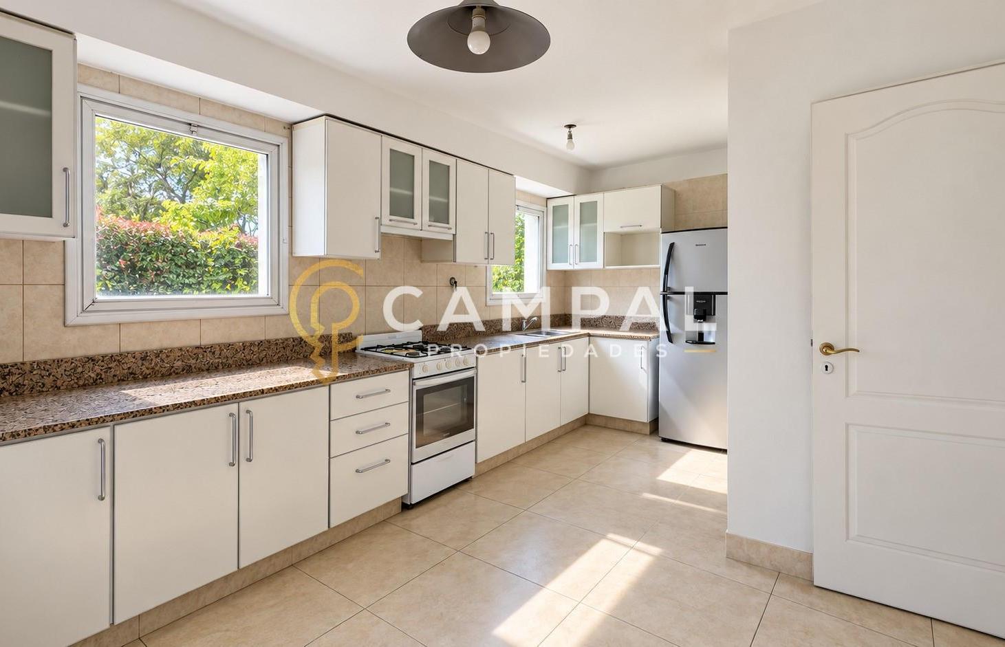 Foto de Chalet de 4 Dormitorios en Venta - Country Banco Provincia, Moreno, imagen 4