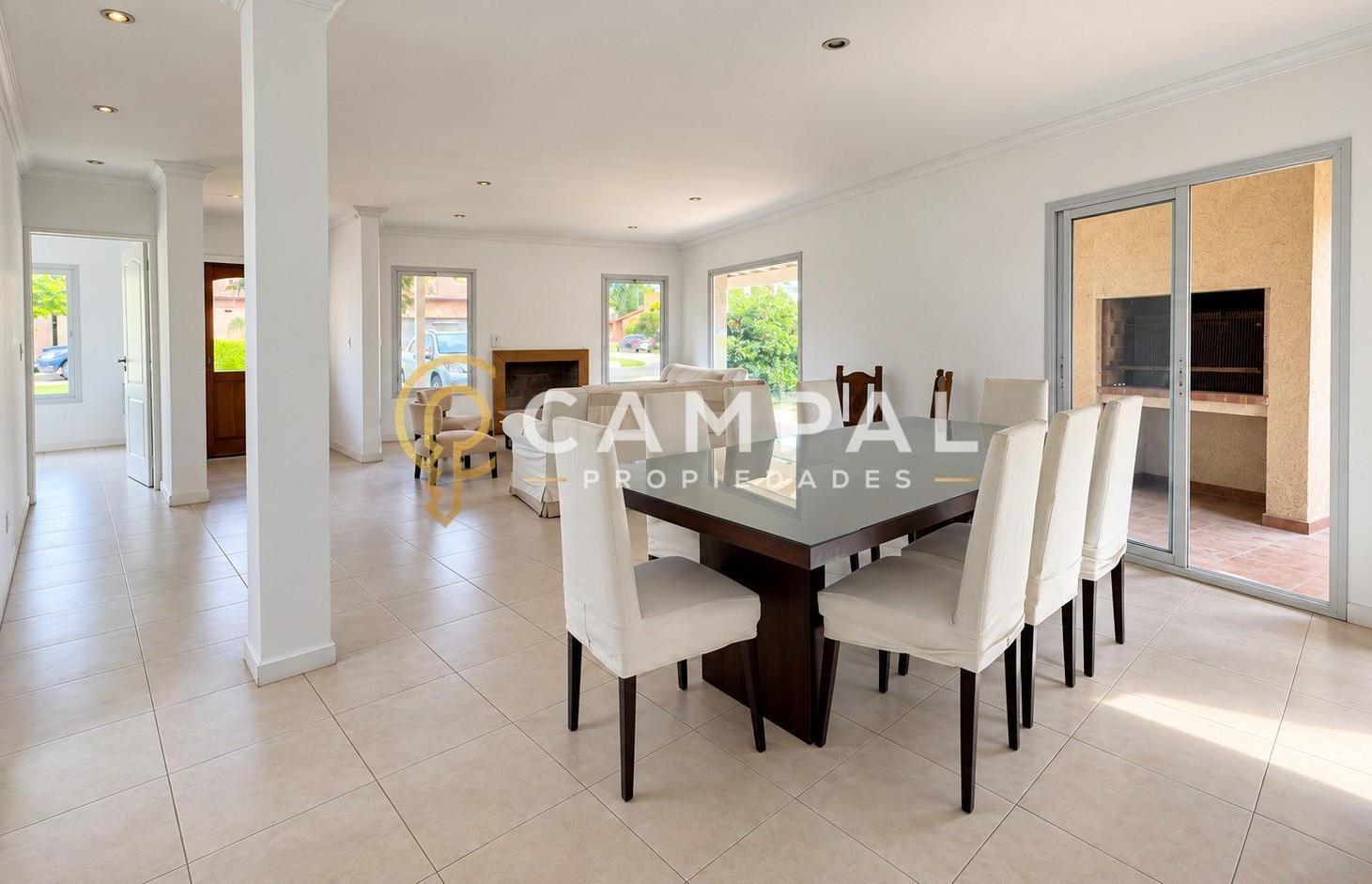 Foto de Chalet de 4 Dormitorios en Venta - Country Banco Provincia, Moreno, imagen 2
