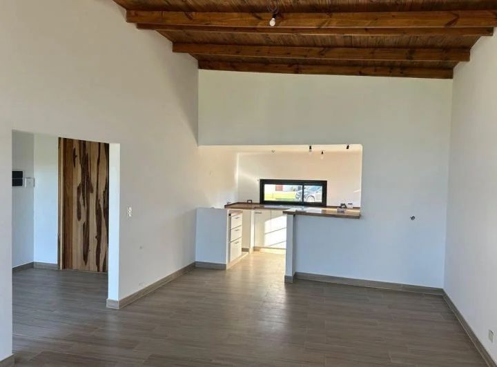 CASA ALQUILER CON PILETA BARRIO SANTA EMILIA 5