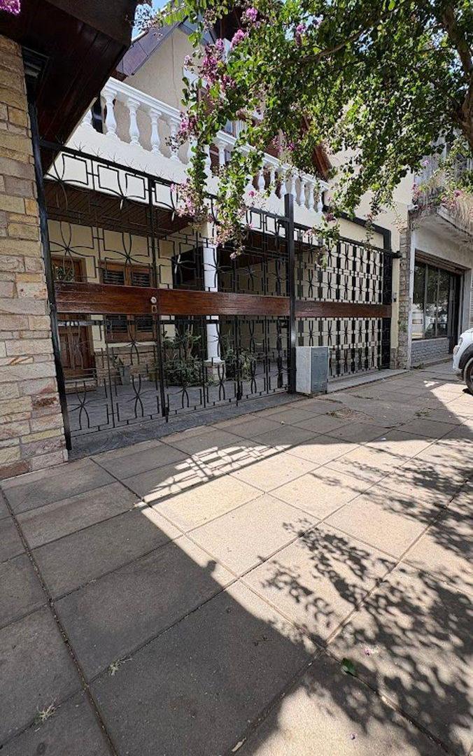 CASA CON PILETA Y LOCAL COMERCIAL EN DON TORCUATO