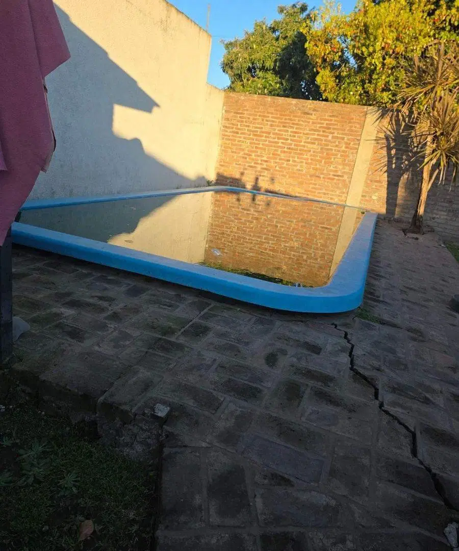 VENTA CASA CON QUINCHO Y PILETA JOSE C PAZ 2