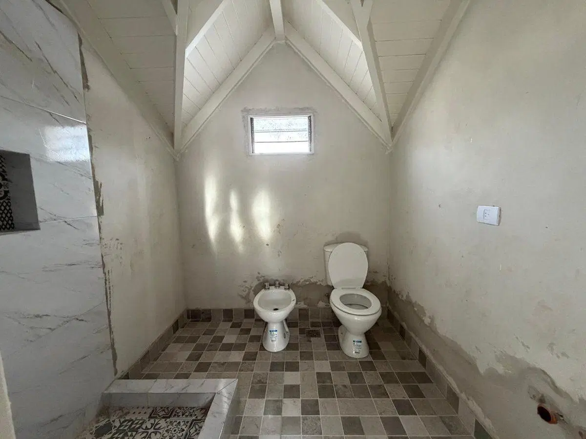 VENTA CASA 6 AMBIENTES EN LA LONJA PILAR 2