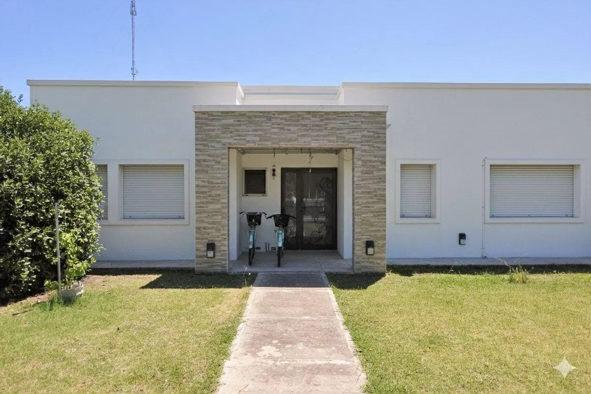 VENTA CASA 5 AMB SANTA GUADALUPE PILAR DEL ESTE 2