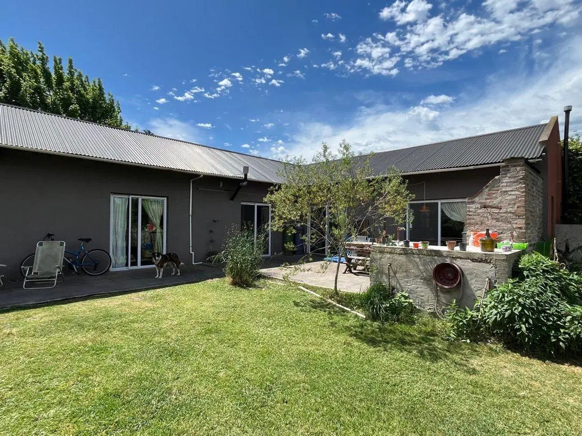 VENTA CASA 3 AMB PARQUE PILETA Y QUINCHO P. SAKURA 3