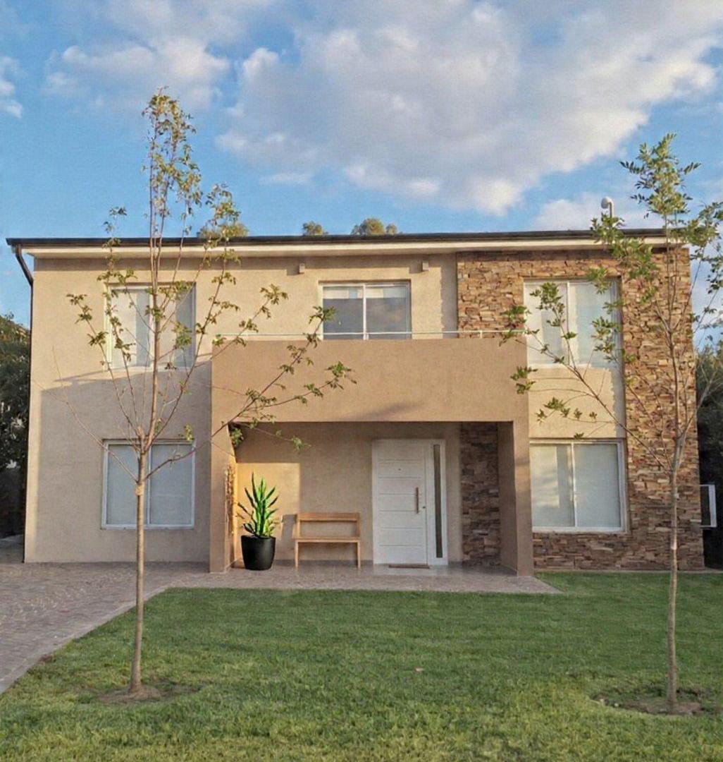 VENTA CASA 4 AMB SANTA GUADALUPE PILETA