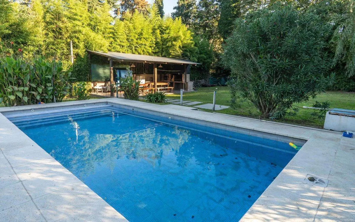 VENTA CASA 5 AMB LOTE 2350 M2 LOMA VERDE PILETA 3