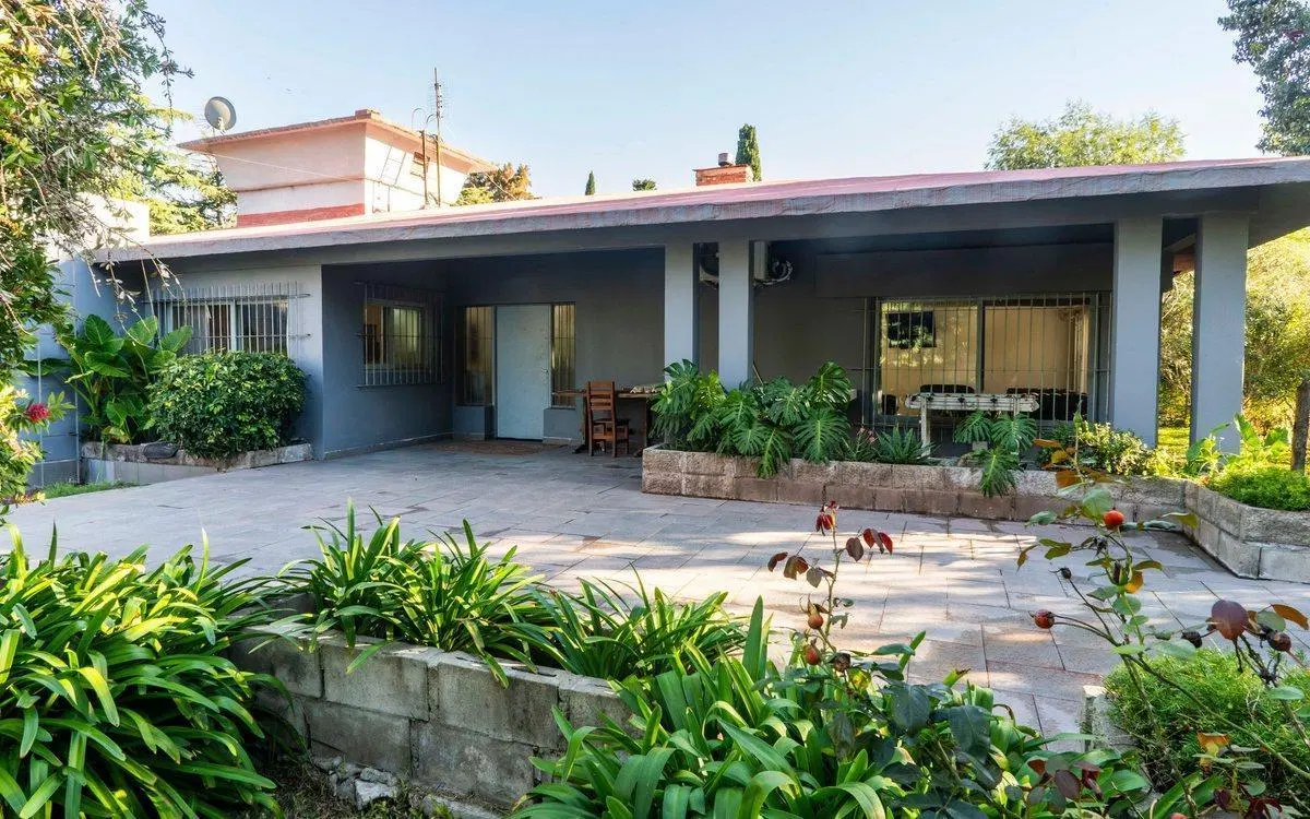 VENTA CASA 5 AMB LOTE 2350 M2 LOMA VERDE PILETA 5