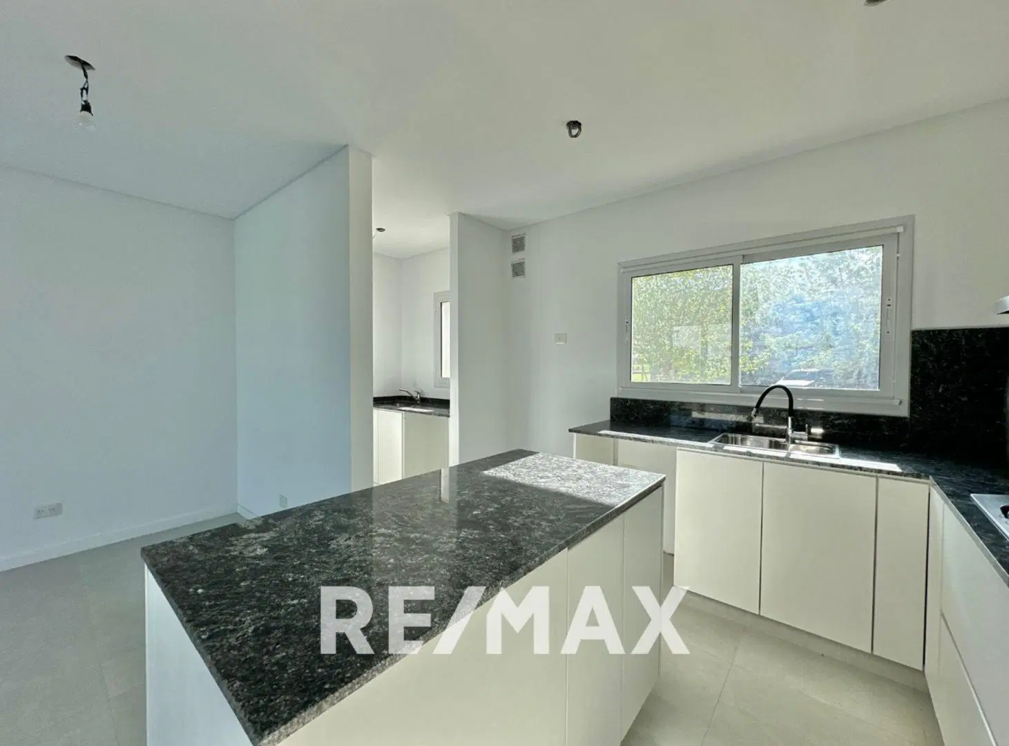 VENTA CASA 5AMB. A ESTRENAR EL CANTON GOLF FINANC 4