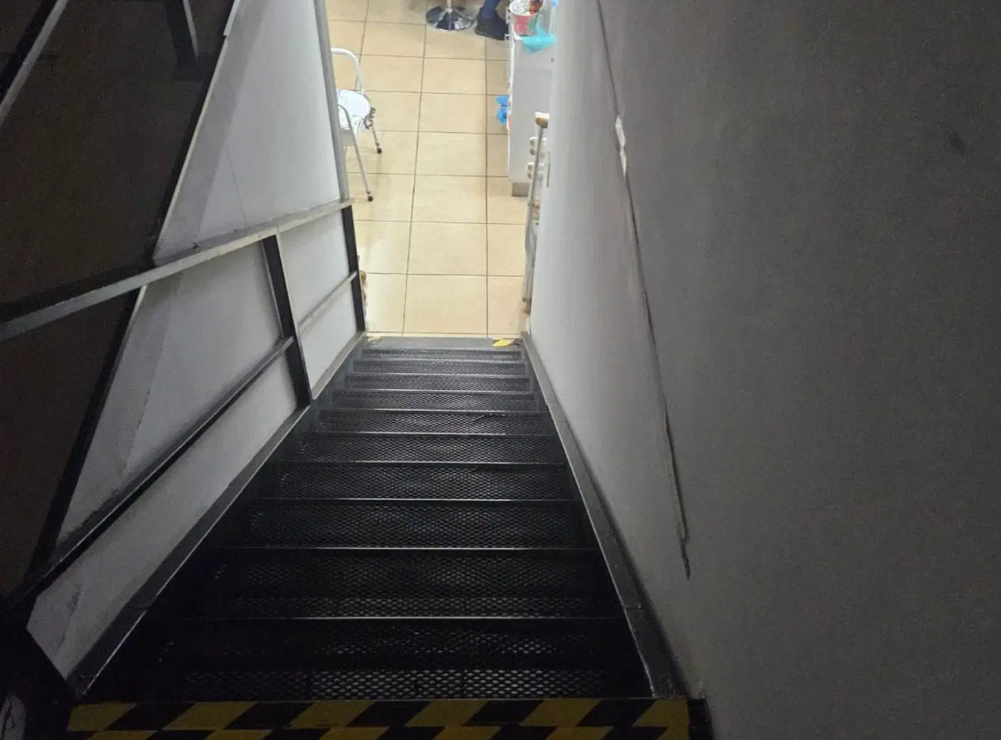 VENTA DOS LOCALES PASEO LA ESCALA CAAMAÑO 4