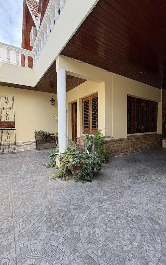CASA CON PILETA Y LOCAL COMERCIAL EN DON TORCUATO 3