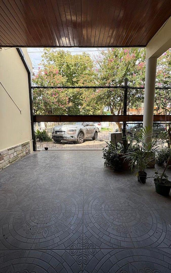 Foto de CASA CON PILETA Y LOCAL COMERCIAL EN DON TORCUATO, imagen 5