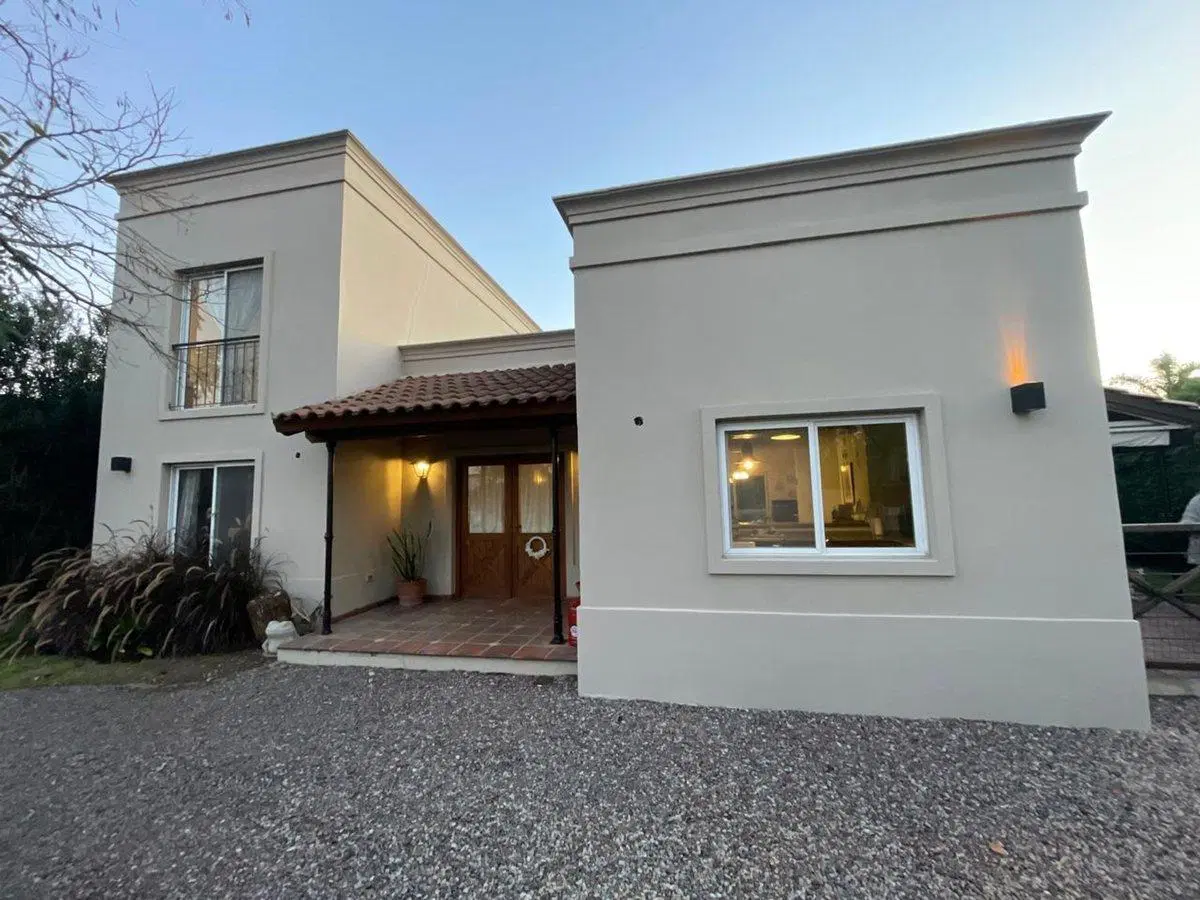 HERMOSA CASA EN VENTA BARRIO EL MIRASOL PILAR 2
