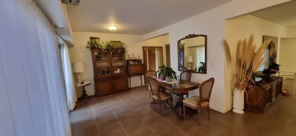 VENTA DEPARTAMENTO SEIS AMBIENTES FLORES  COCHERA 5